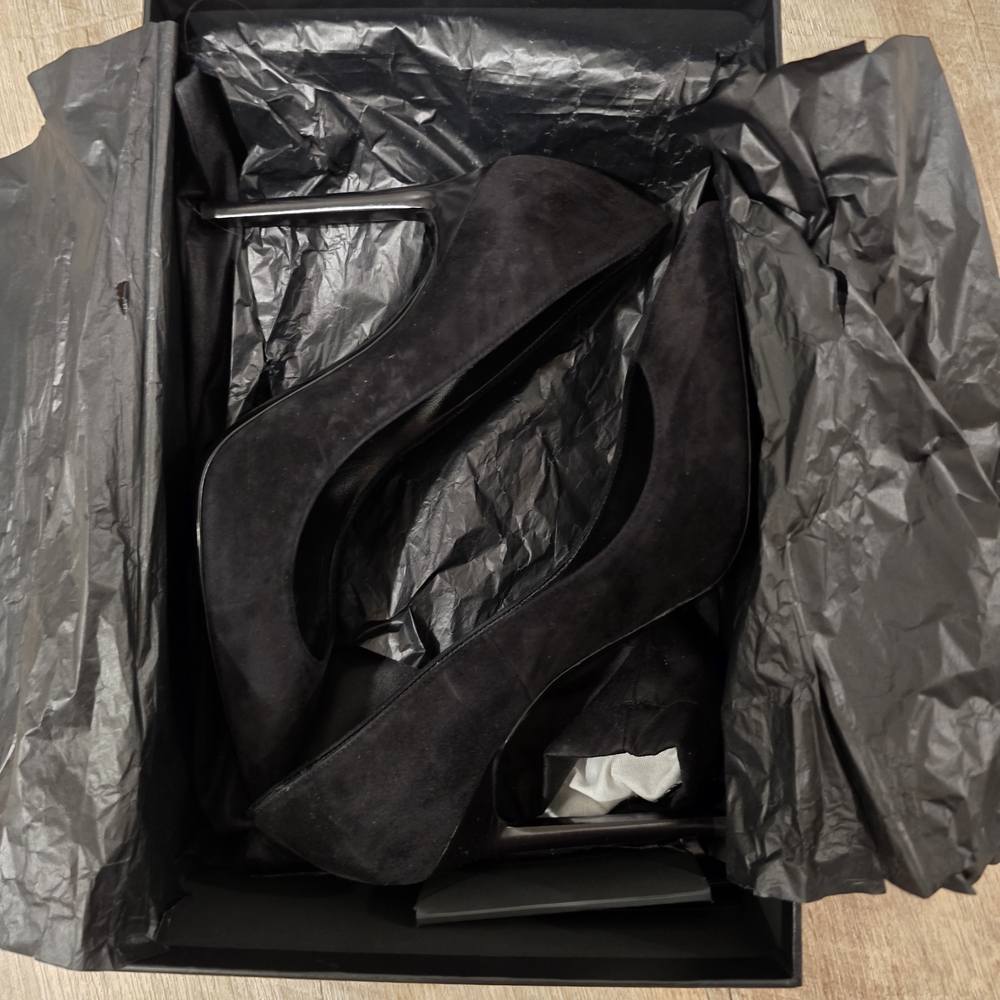 Yves Saint Laurent Elegant Black Heels